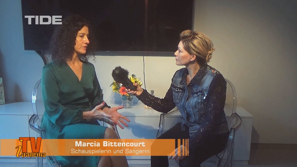 Marcia Bittencourt wird von Hanni Bergesch interviewt